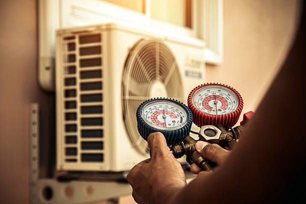 Professional Hvac technician working in Brandon, FL